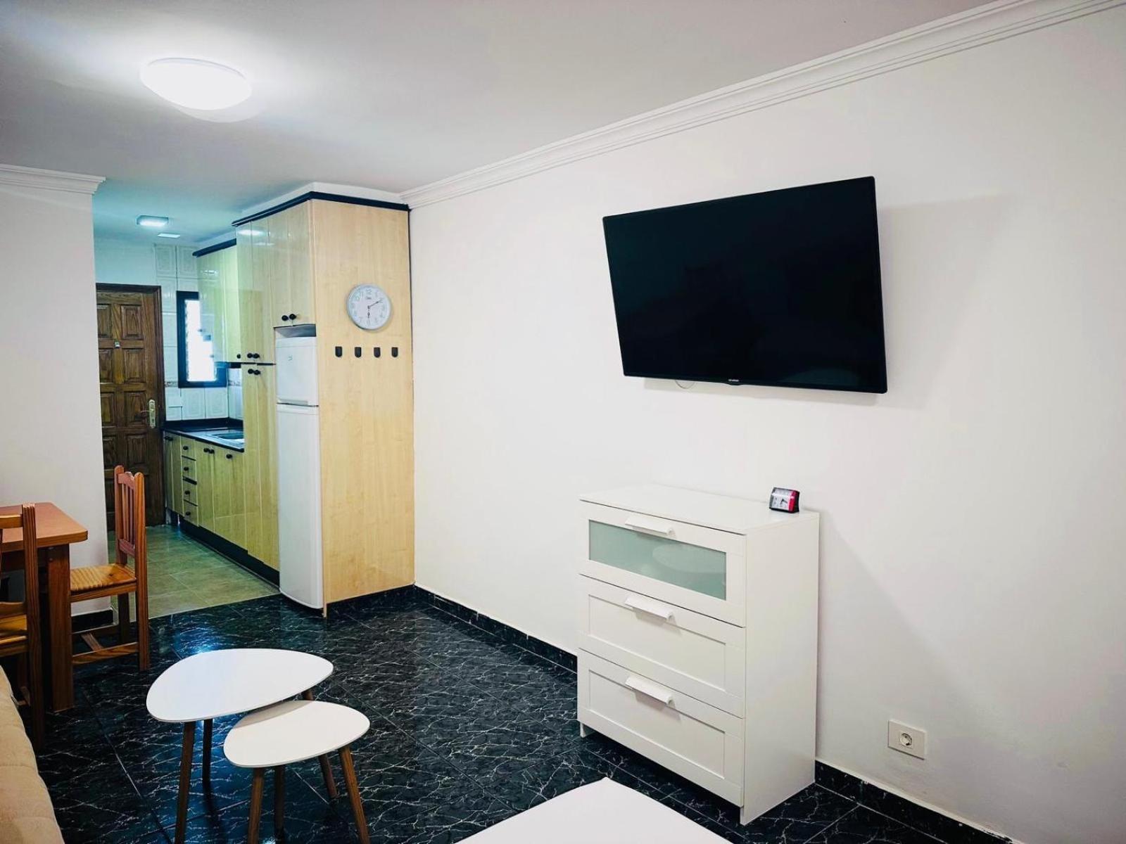 Cozy 2-bed & Sofa-bed In Cristianos Apartment Los Cristianos (Tenerife)